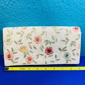 EUC VINTAGE Embroidered Beaded Clutch Purse Floral Elegant 1 1/2” x 4 1/2” x 9”